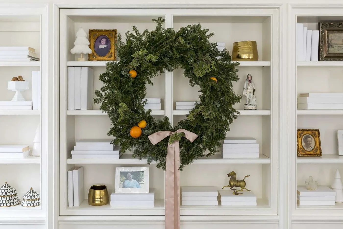 50 Festive and Cozy Christmas Living Room Decor Ideas Worth Copying
