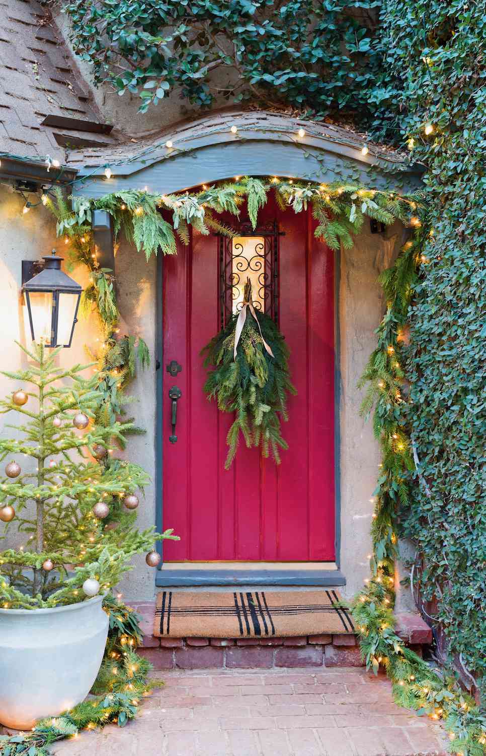 51 Outdoor Christmas Lights Ideas to Brighten Your Holiday