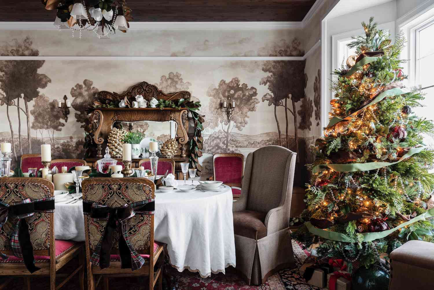 56 Christmas Table Decorating Ideas for Holiday Cheer