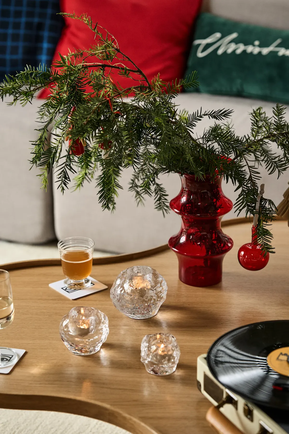 6 easy ways to decorate with evergreen branches this Christmas
