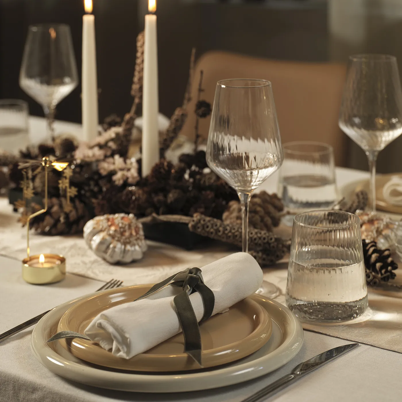 6 styling tips for your Christmas table setting | JYSK UK