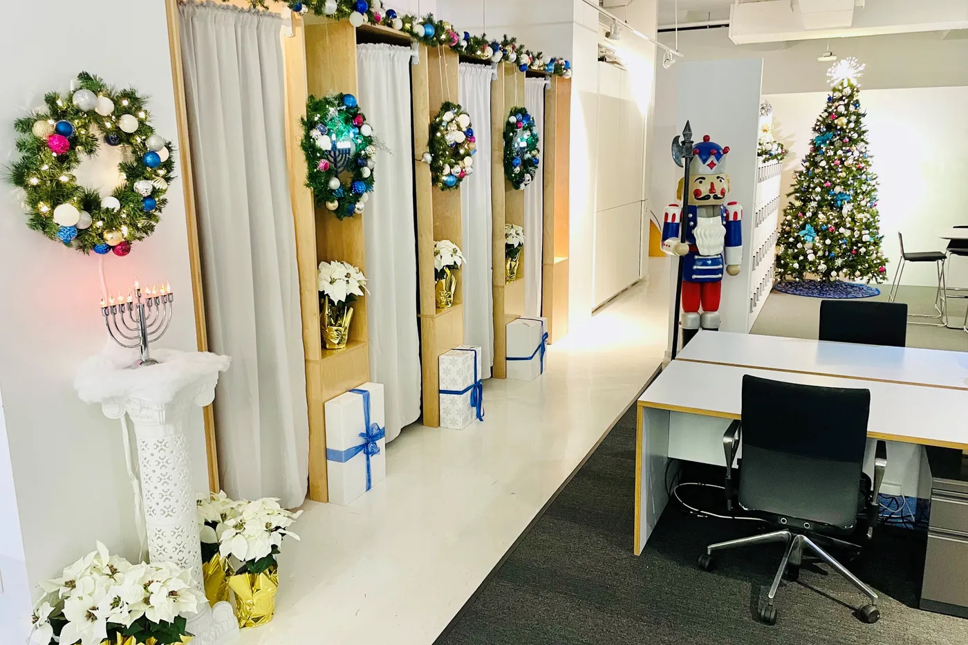 7 Christmas Decorating Benefits For Offices + FAQs