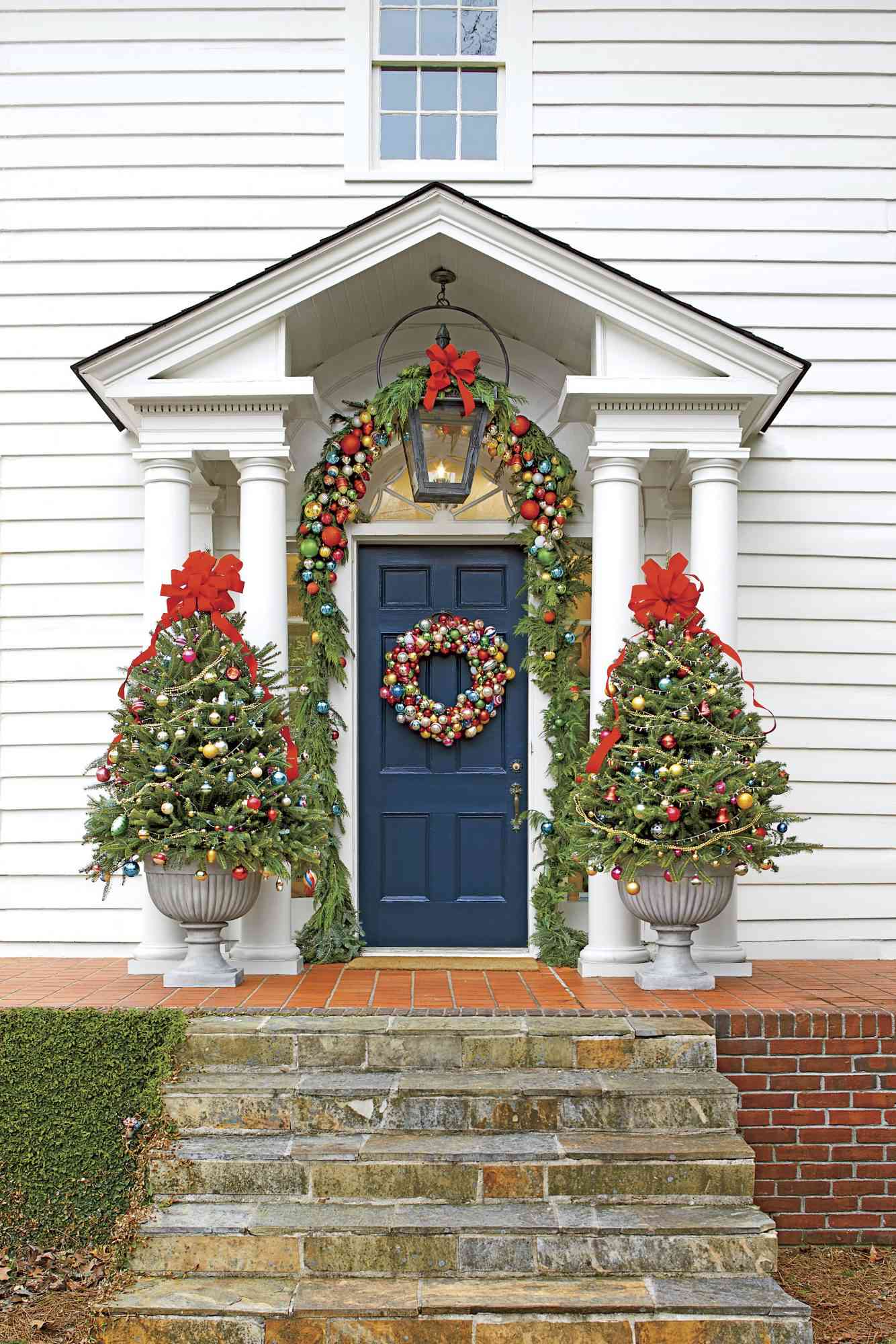 70 Ways To Decorate With Fresh Christmas Greenery