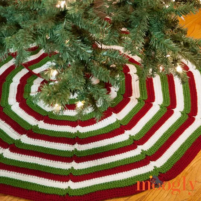 9 Christmas Tree Skirts to Crochet