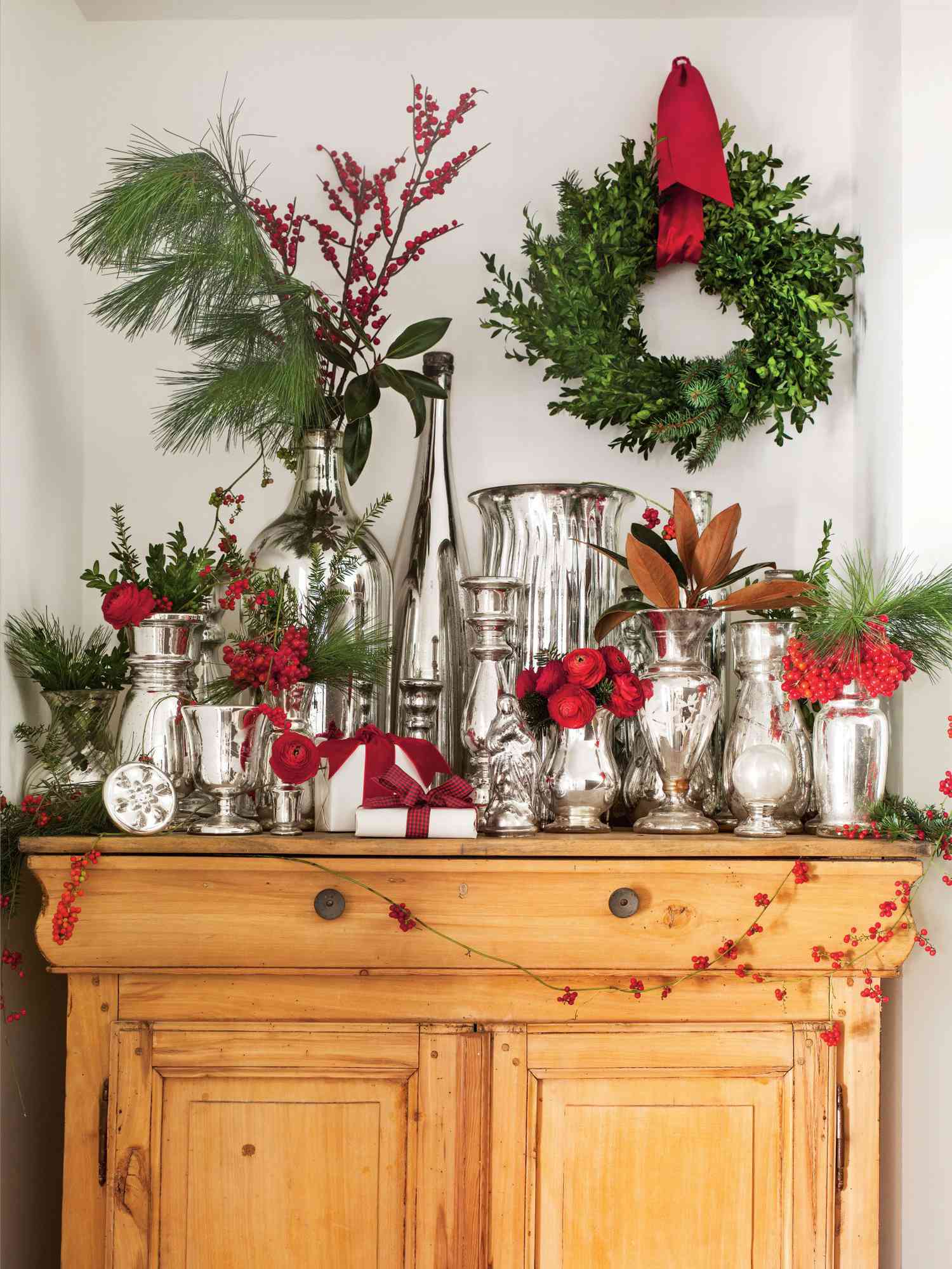 9 Vintage Holiday Trends Designers Hope Never Go Away
