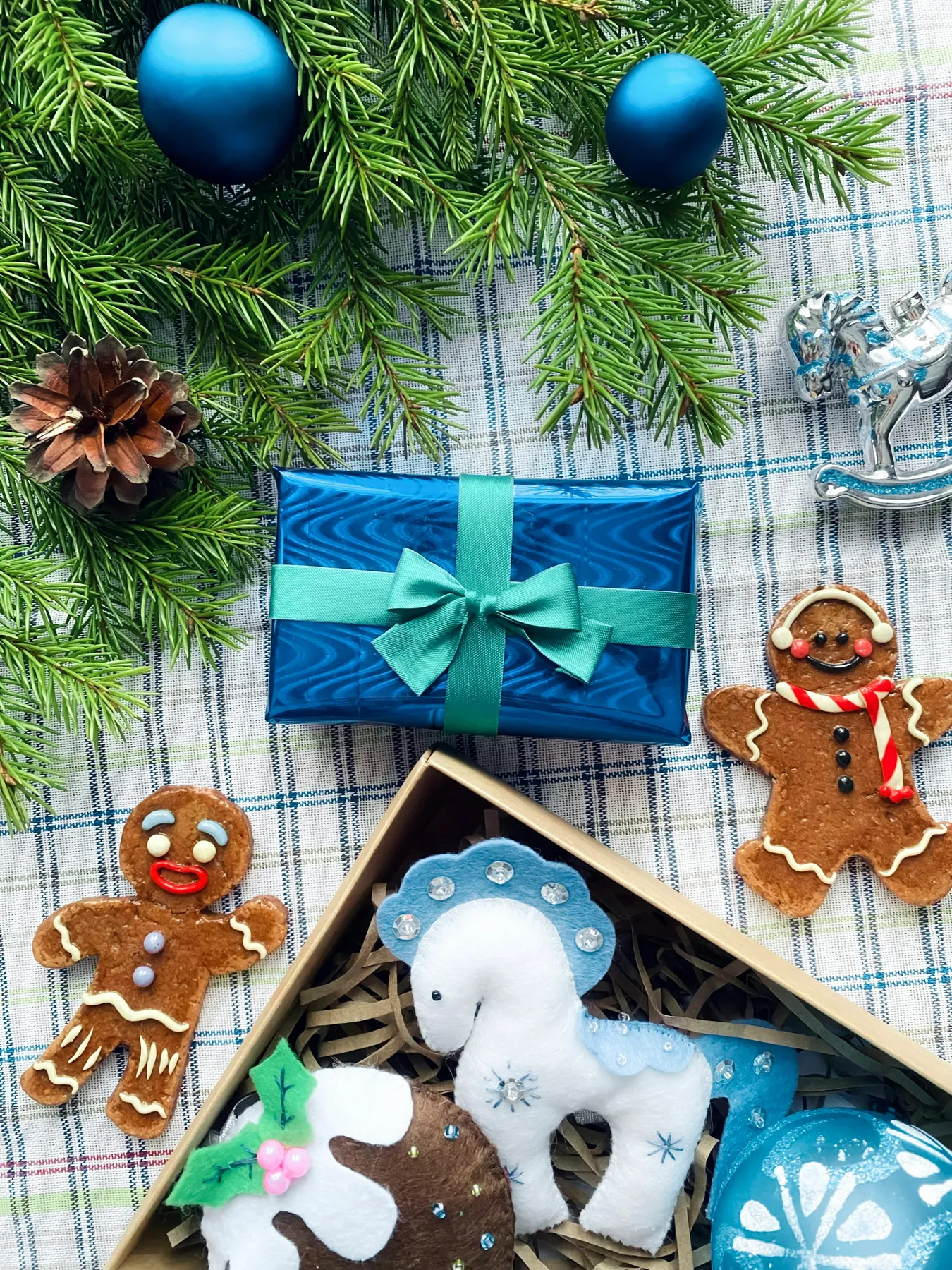 A box filled with cookies and decorations next to a christmas tree - Free  Photo on Unsplash