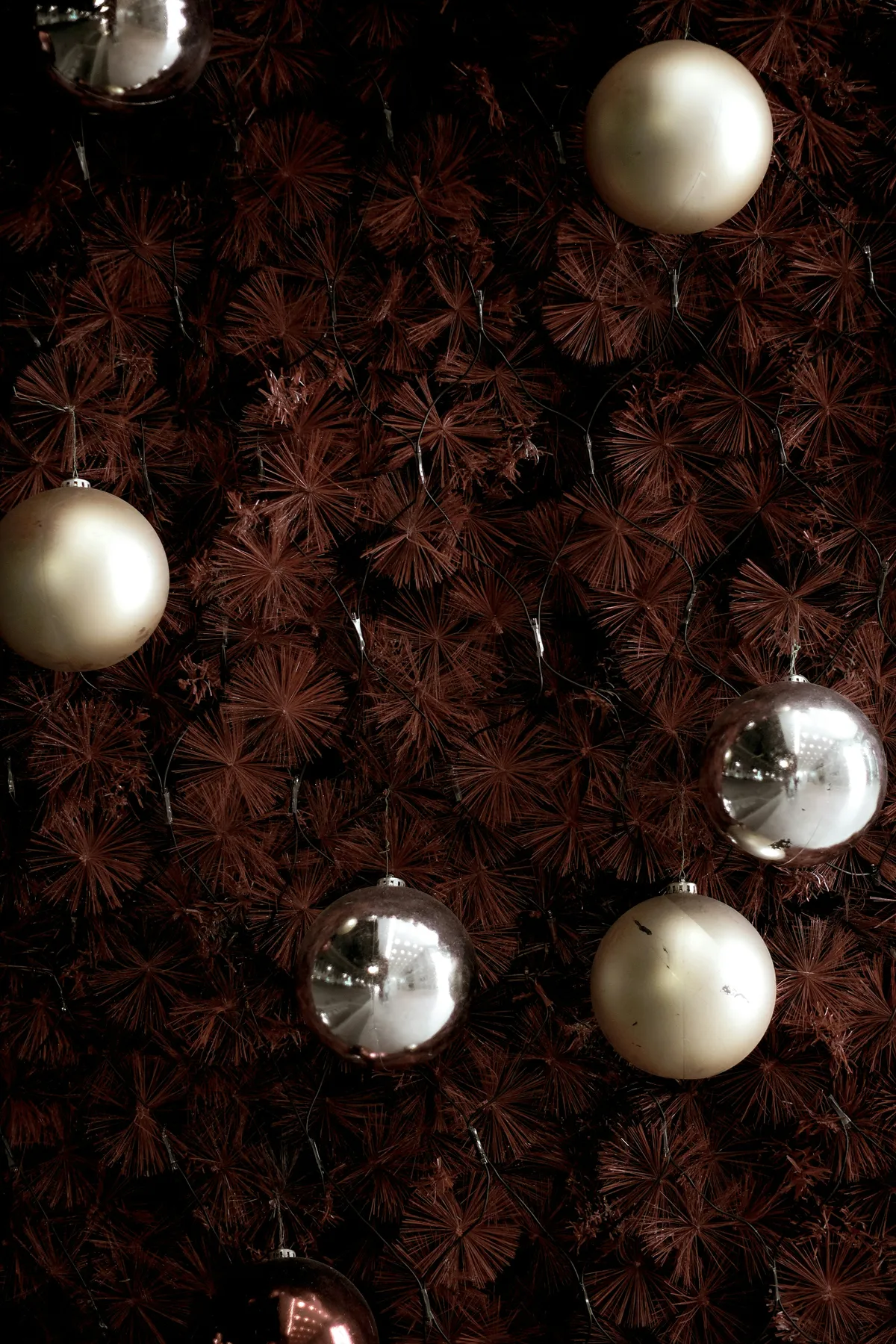 a bunch of ornaments hanging from a ceiling