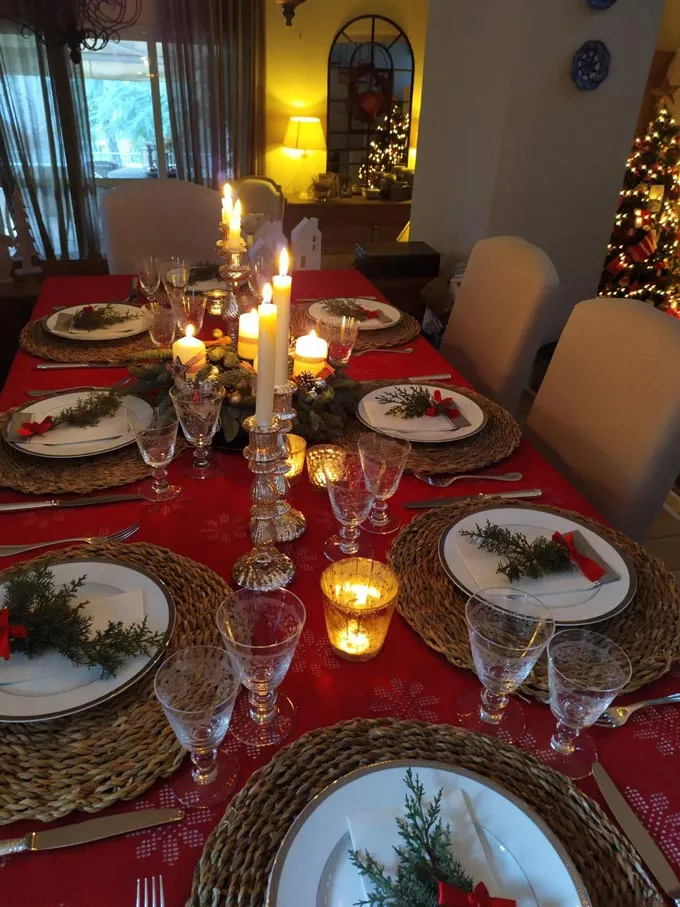 A Dreamy Christmas Table Setting - Velvet Karatzas Interiors Atelier