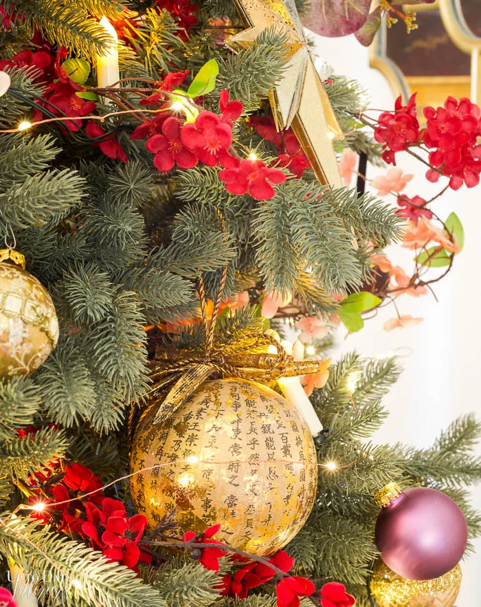A Holiday Home Tour Featuring Beautiful Christmas Color Palette Ideas -