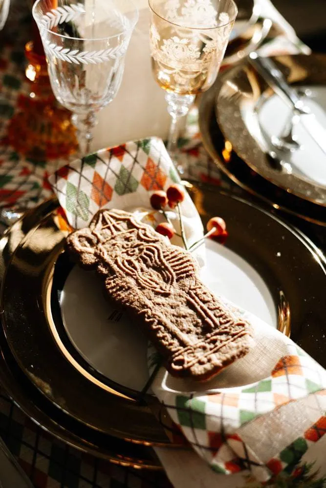 A Nostalgic Christmas Table Settings from the '60s – Prints on linen