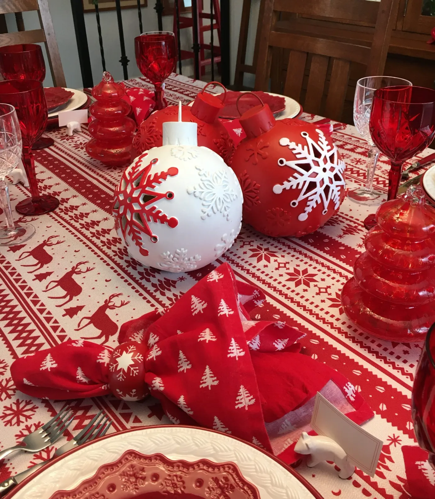 A Red and White Christmastime Tablescape — Whispers of the Heart