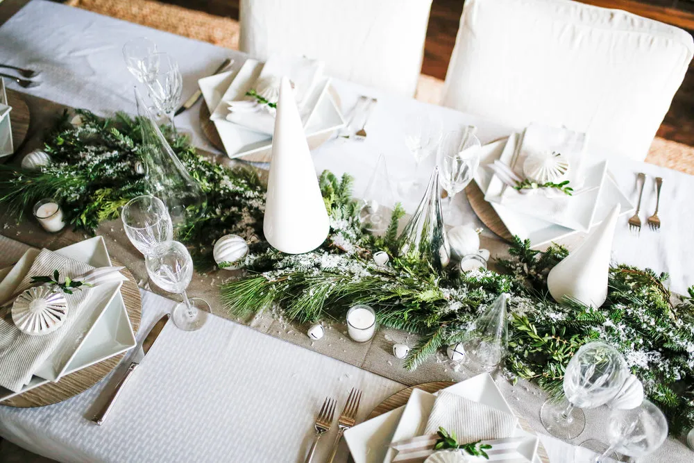 A SIMPLE CHRISTMAS TABLESCAPE | Living With Landyn