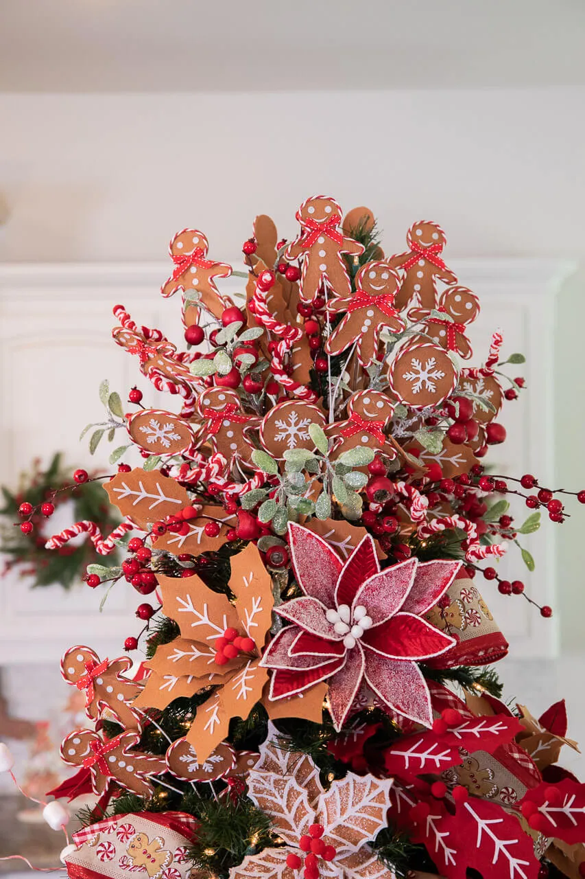 A Stunning Red and White Christmas Tree - Decorator's Warehouse