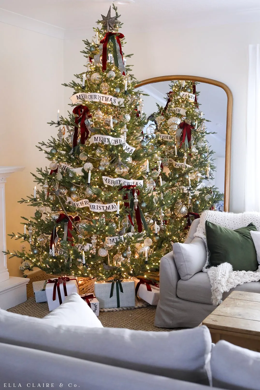 Aesthetic Christmas Tree Vintage Nostalgic Holiday Decor: Creating Your  Dream Vintage Christmas Tree