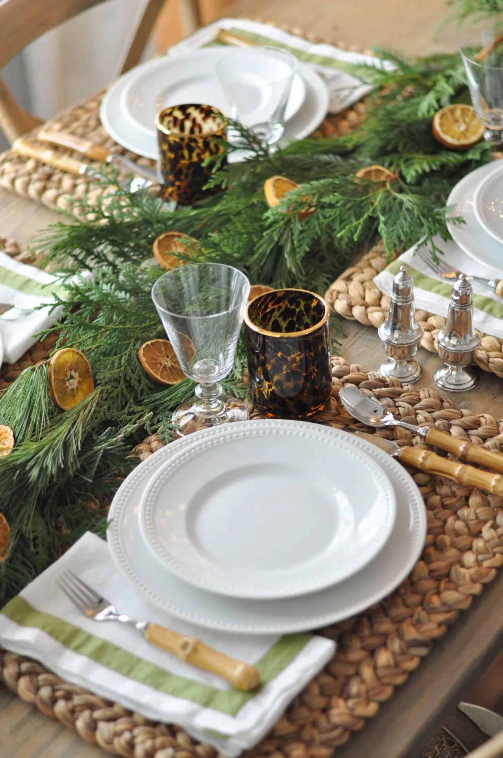 AN ALL-NATURAL TABLE SETTING FOR CHRISTMAS – Bungalow Blue Interiors
