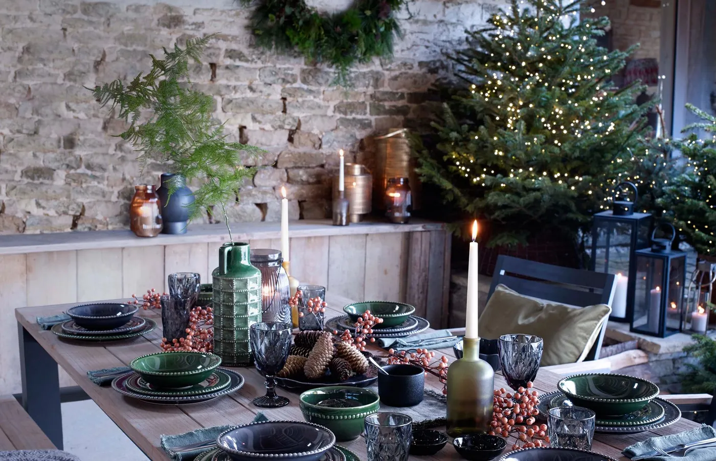 Beautiful Christmas table decorating ideas | loveproperty.com