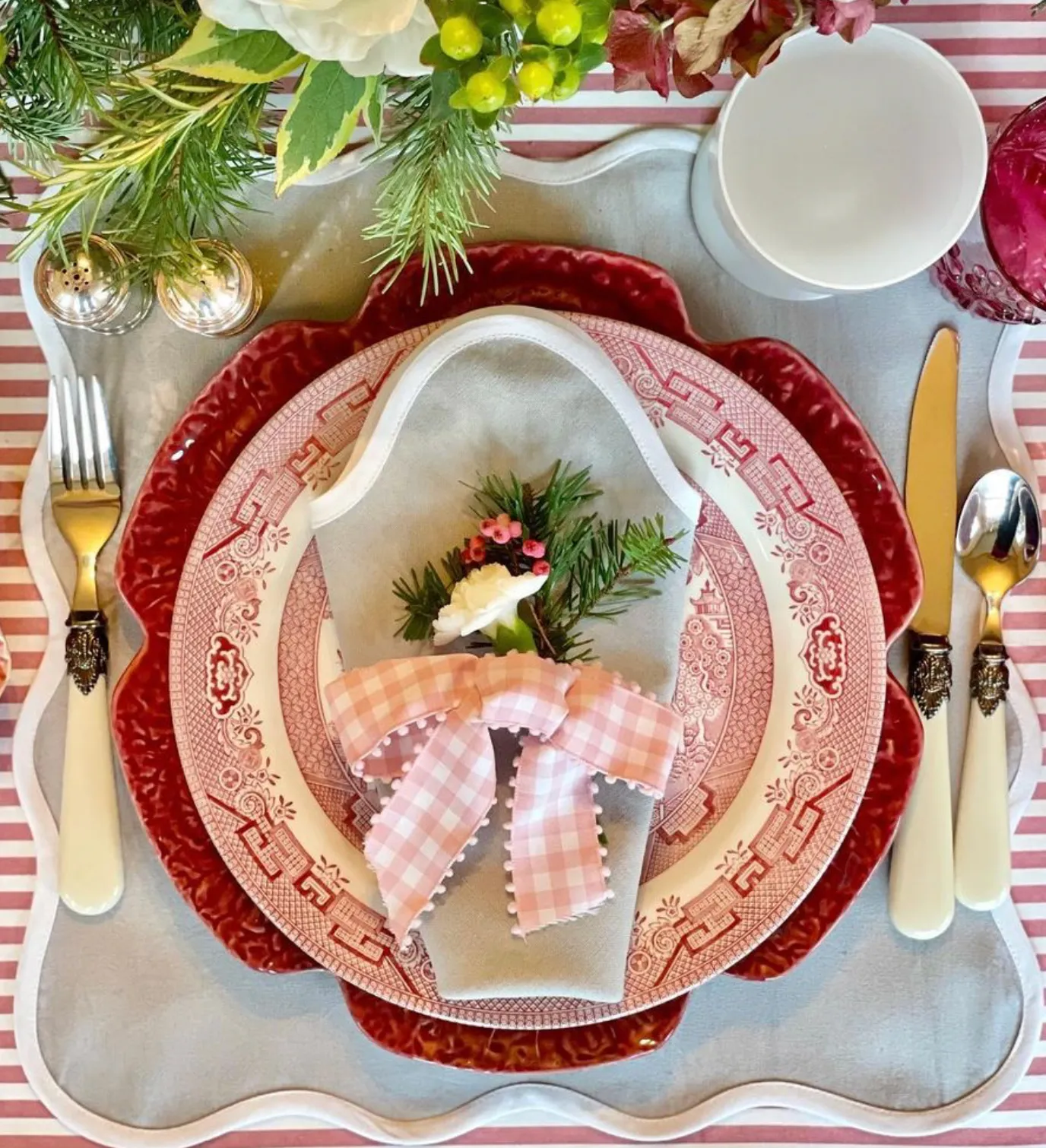 Beautiful Christmas Themed Tablescape Ideas for Christmas Dinner