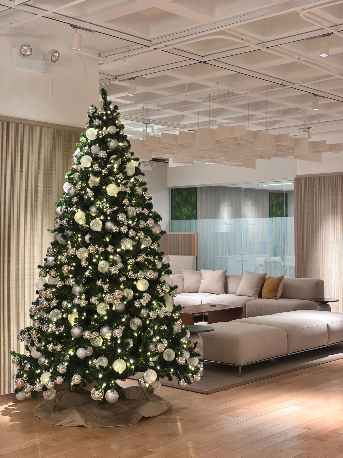 Beautifully decorated Christmas tree in a modern living room. Festive and cozy atmosphere.