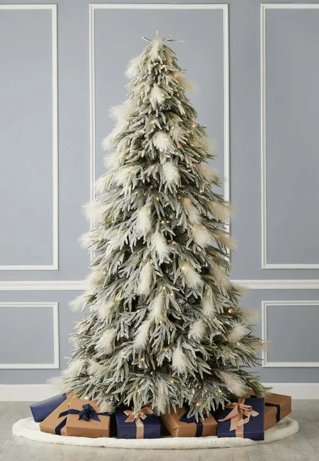 Best Artificial Christmas Trees Guide - Decorator's Warehouse