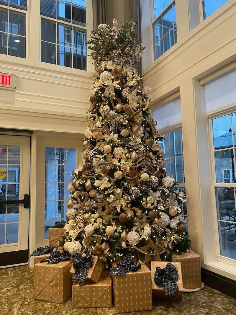 Best Commercial Christmas Decorations for Businesses in the DMV