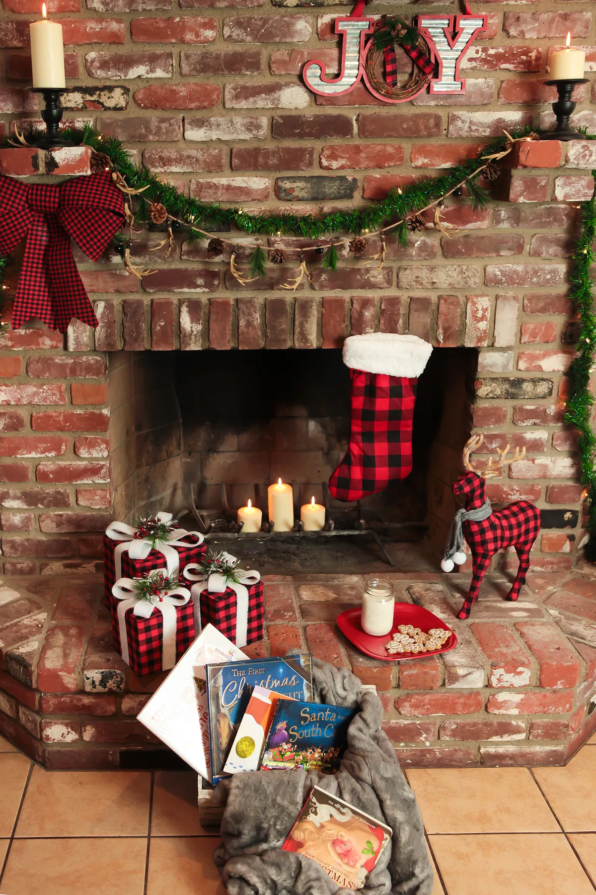 Bright Christmas Fireplace - Lipgloss and Crayons