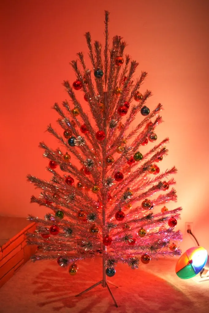 Buying a Vintage Aluminum Christmas Tree – SUBURBAN POP *