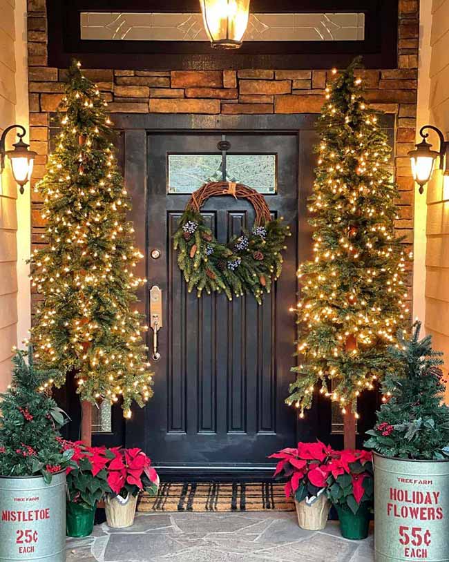 Cheerful and Charming: 35 Outdoor Christmas Decorating Ideas to Delight