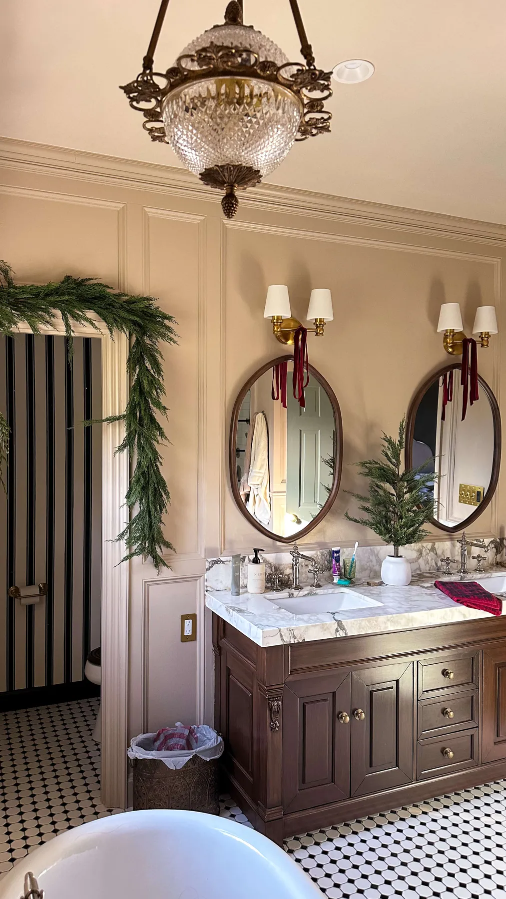 Christmas Decor Around the House: A Room-by-Room Holiday Tour - allisonskiff.com