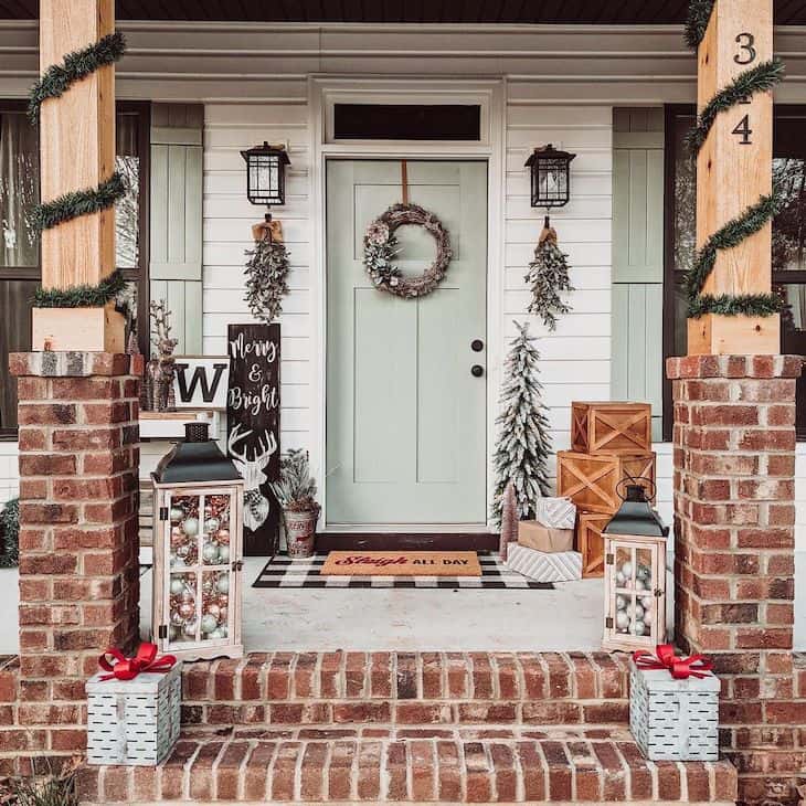 Christmas Door Decorations for the Jolliest Holiday Look - Farmhousehub