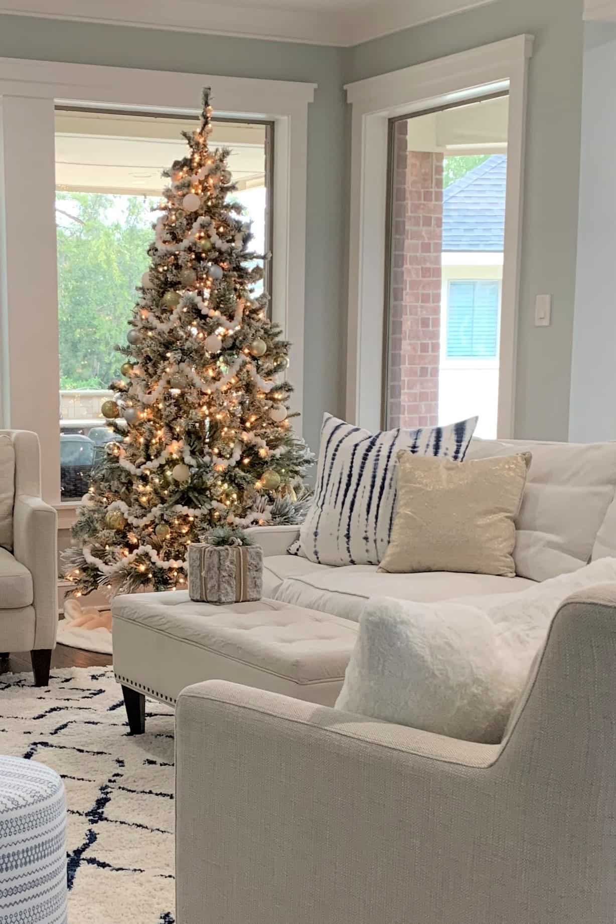 Christmas Home Tour: Let It Snow - thetarnishedjewelblog