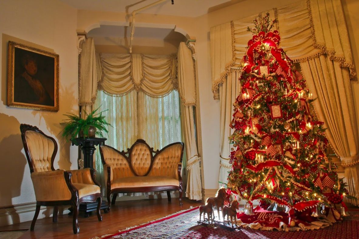 Christmas on the estate: 6 grand houses | CNN