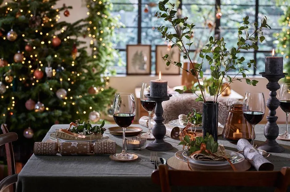 Christmas Table Black Glass Dining Table Decorating Ideas Christmas Table  Setting Ideas: From Traditional To Quirky