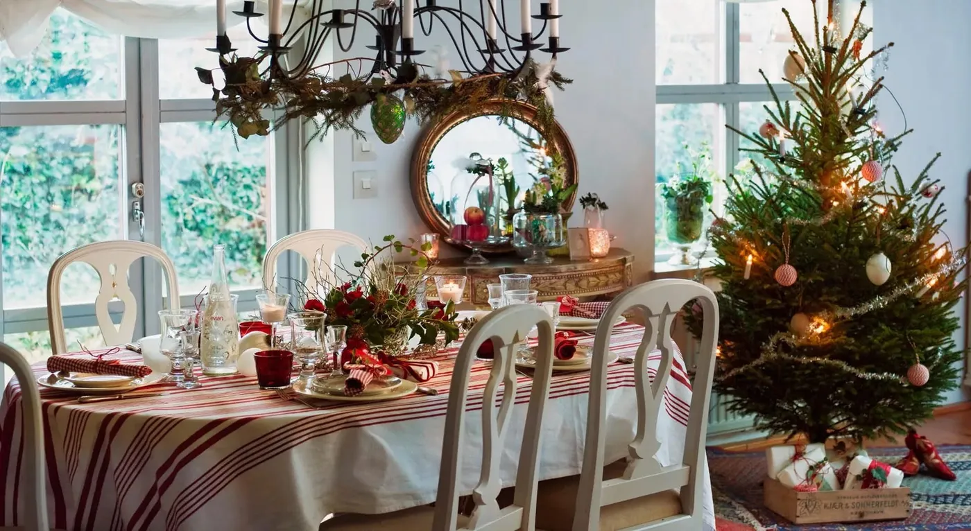 Christmas table, how to decorate it | The AIA Guides