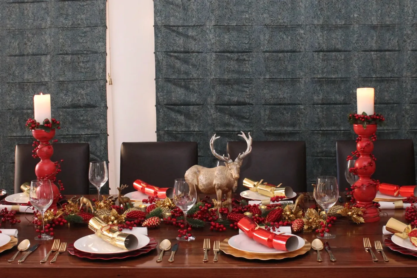 Christmas Table Setting Red and Gold Design — Blog — Chic Party Ideas