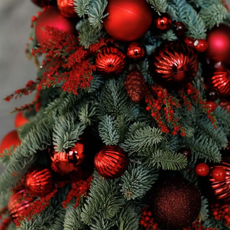 Christmas Table Tree in red tones Scarlet Frost - Delivery in Dubai |  Flower Power UAE