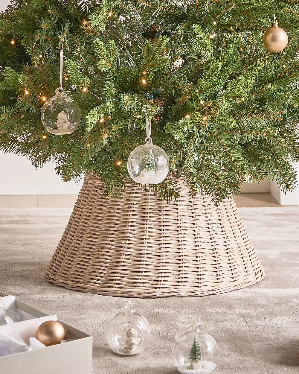 Christmas Tree Collar FLOCON 47 cm Rattan Light Brown - Beliani.es