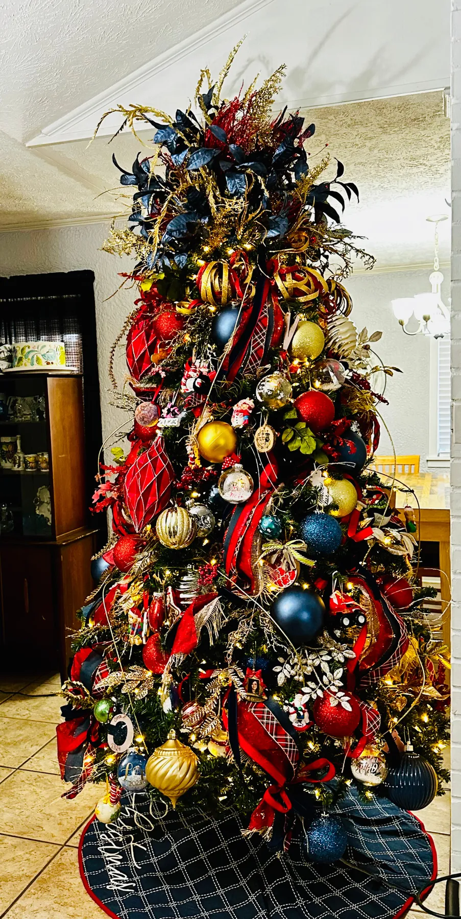 Christmas Tree Decorating- We come to you! – The Stompin' Grounds