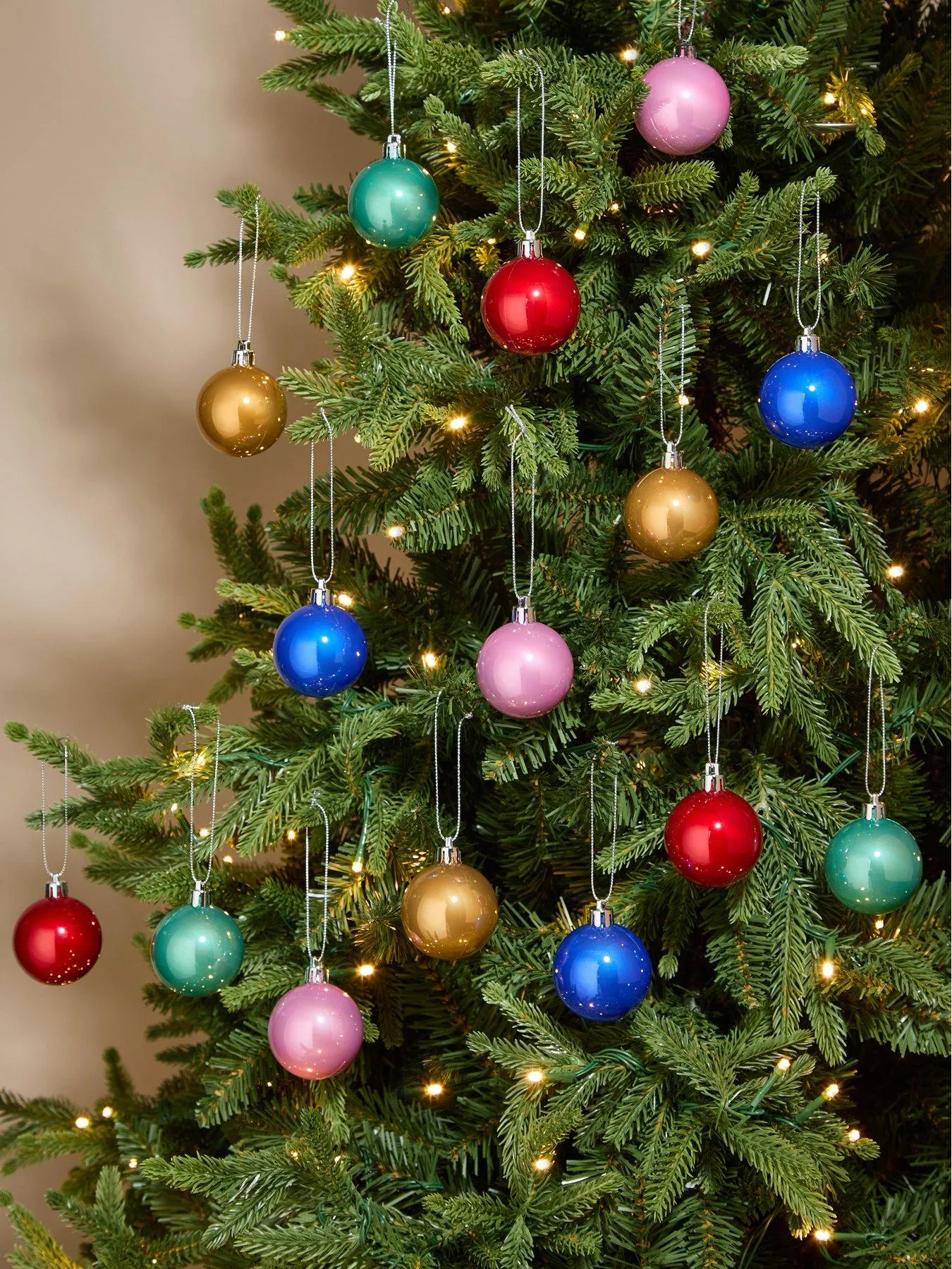 Christmas Tree Decorations | Very IE