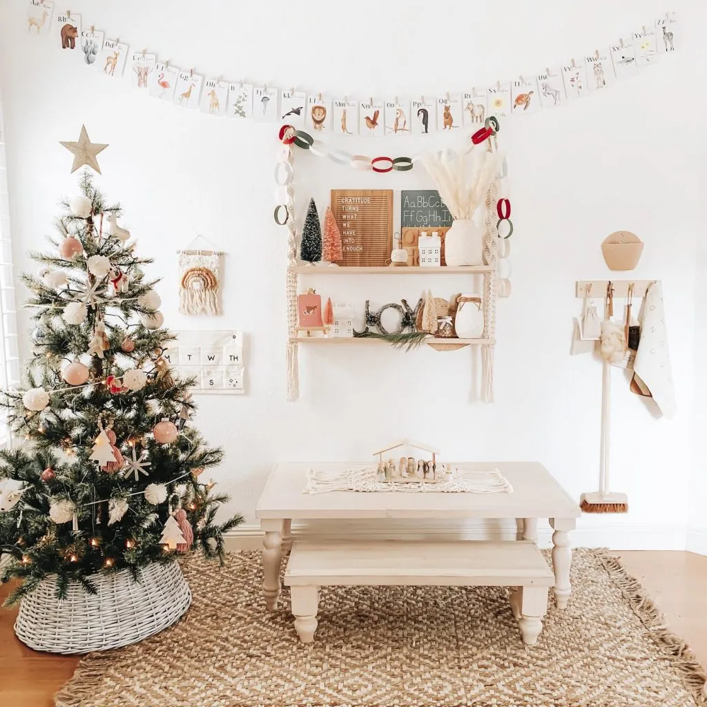 Christmas Tree Ideas: 15 Festive Ways to Decorate Your Tree for the Ho – Rugs USA