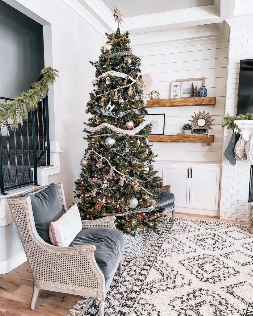 Christmas Tree Ideas: 15 Festive Ways to Decorate Your Tree for the Ho – Rugs USA
