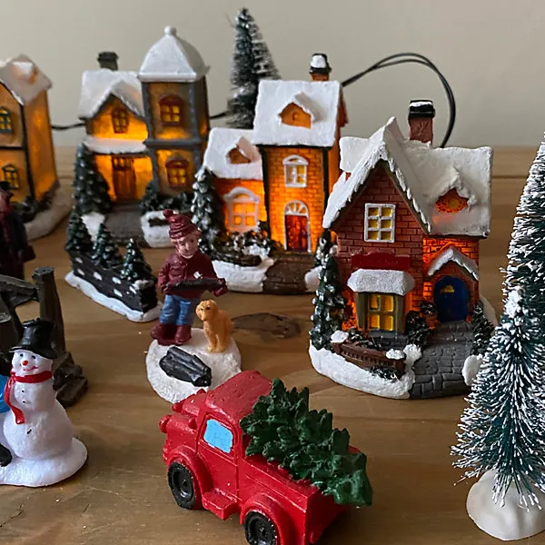 Christmas Village Set Scene For Windowsills Or Mantelpieces (24 Piece)
