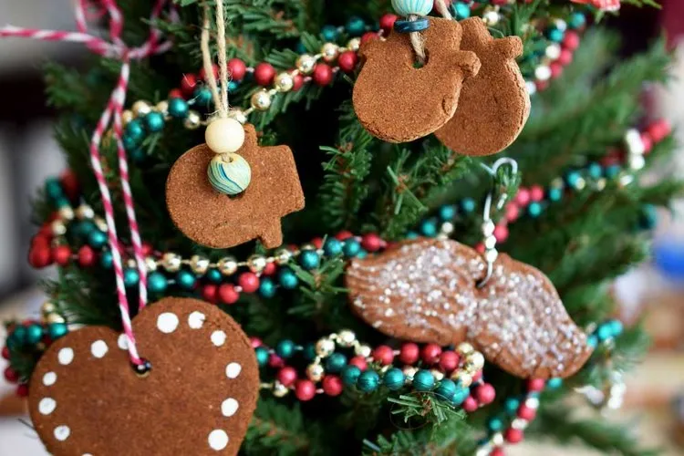 Cinnamon Stick Crafts – The Smell of Christmas In Your Home