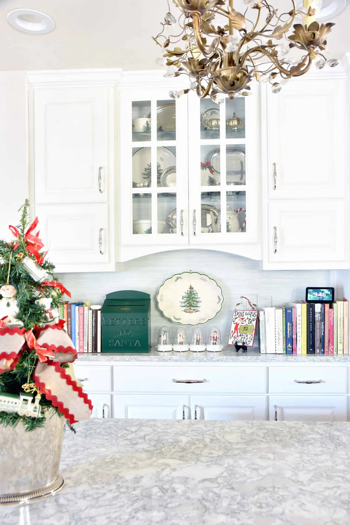 Classic Christmas Home Tour 2024 {Kitchen & Mud Room} – Dixie Delights