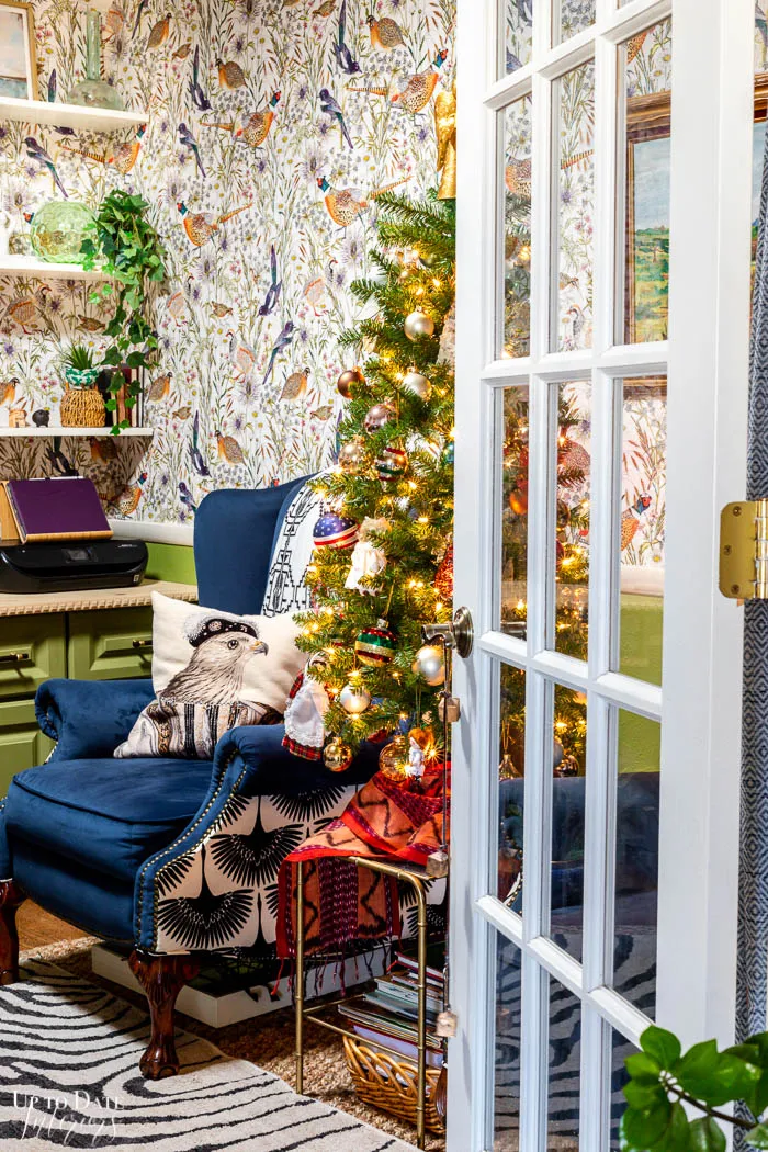 Cozy Colorful Christmas Decorating in a Small Space -