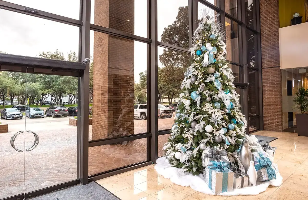Crafting a Holiday Wonderland with Commercial Decor | Natura®