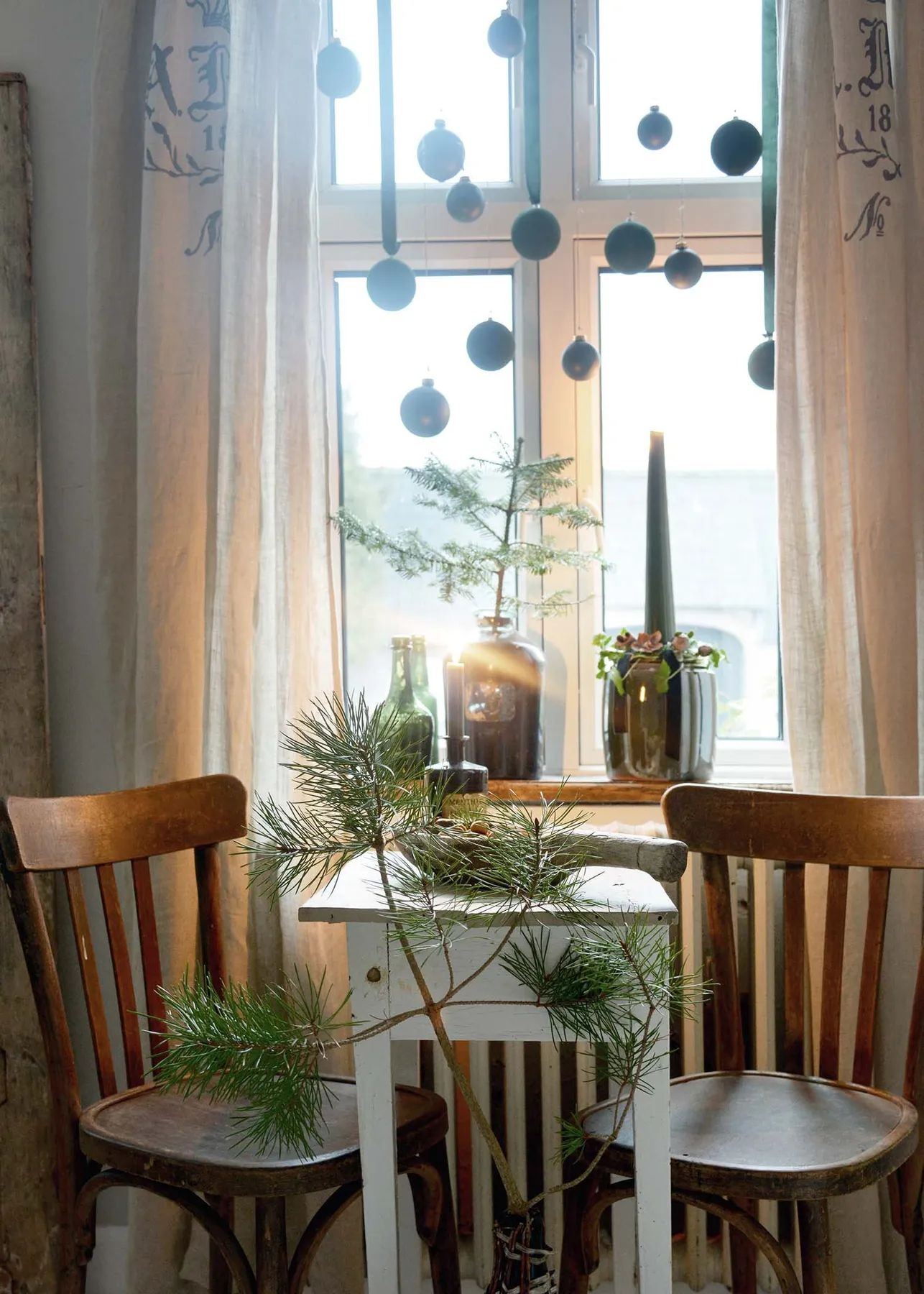 December 7: Christmas windows — Jeanne d'Arc Living