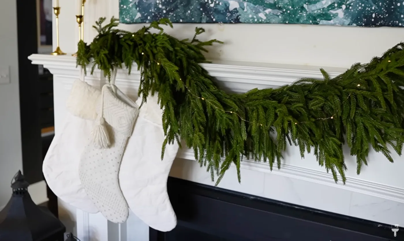 Decorate for Christmas With Me + DIY Holiday Wall Art — prettydistressed