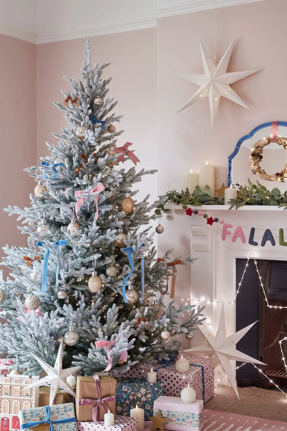 Decorated Snow Capped Christmas Tree Photo Of Christmas Tree In Snow Free  Christmas Images