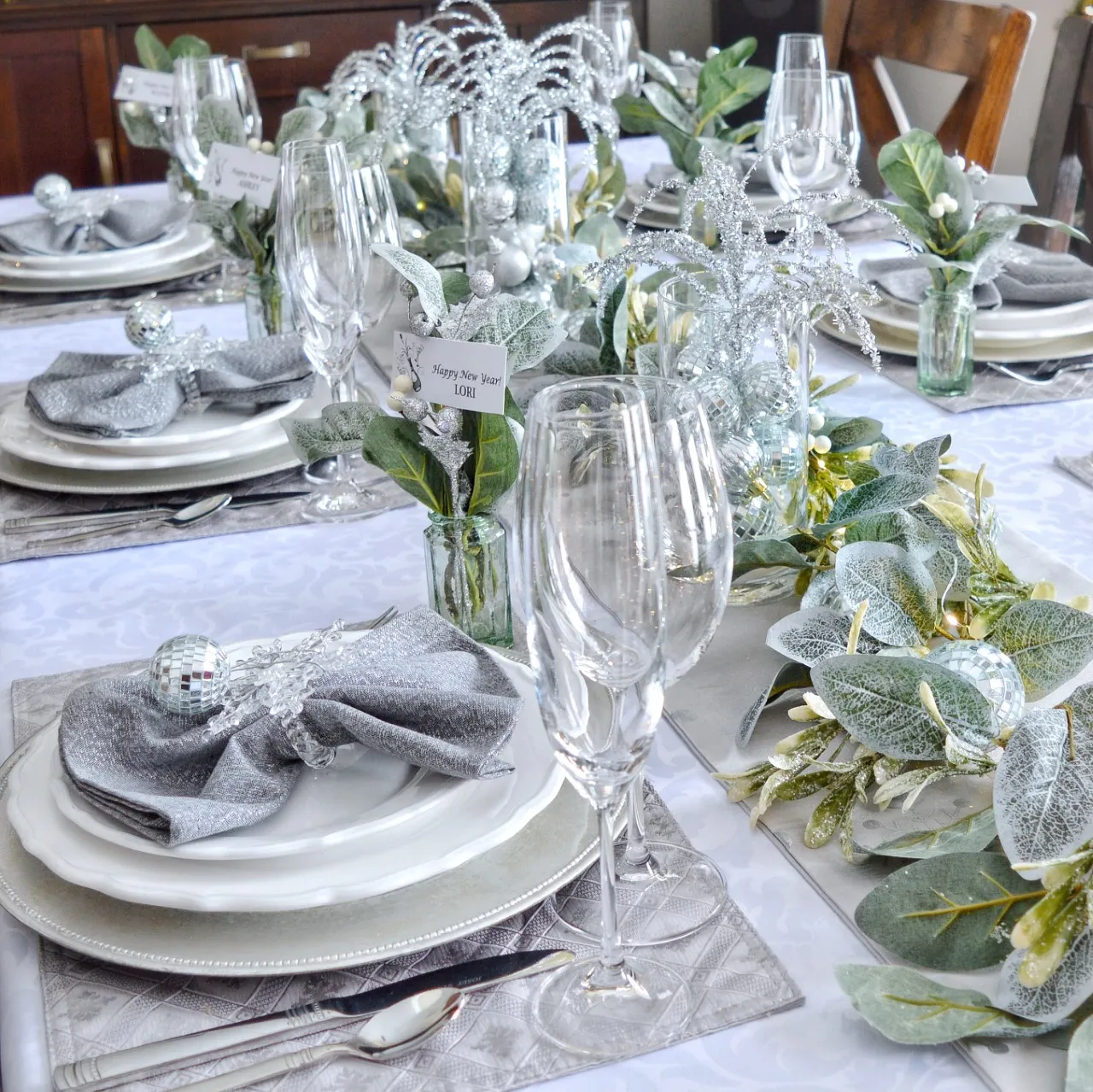 Dining Delight: New Year's Eve Tablescape