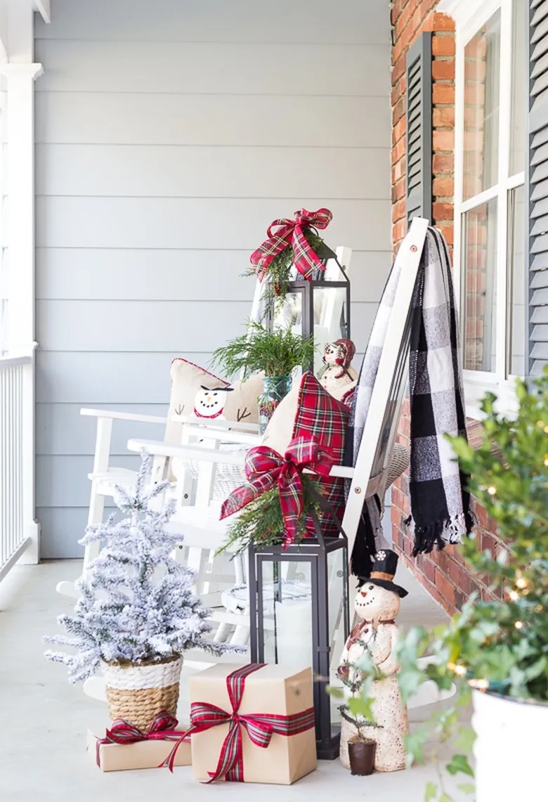 DIY Outdoor Christmas Decorations That Will Help Transform Your Porch On A  Budget